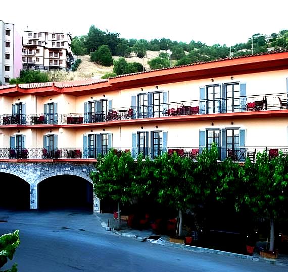 Arahova Inn Hotel